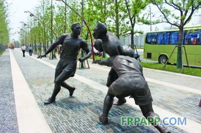 南京青奥轴线体育雕塑由玻璃钢制成