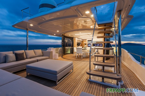 Ferretti Custom Line Navetta 28