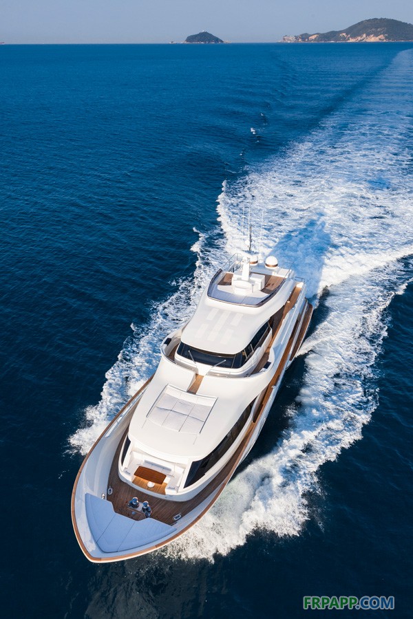 Ferretti Custom Line Navetta 28